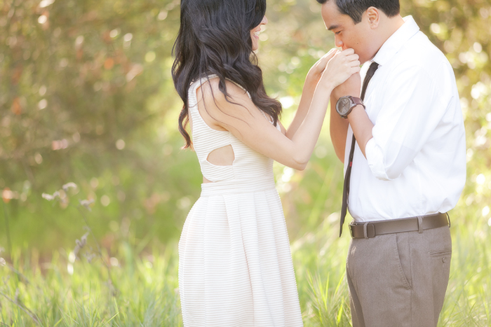 Laguna-beach-wedding-photographer-Wildreness-park-photography-natural-light-nature-fields-spring-green-locations-poses-copule-engagement-session-wedding-photographer-san-diego