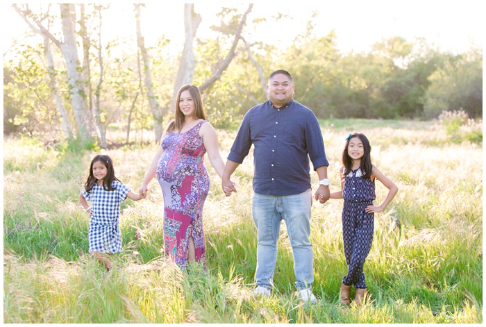 Family-portraits-los-penasquitos-preserve-golden-hour-field-in-san-diego-photographer-children-maternity-pregnancy-siblings-baby-bump_5039.jpg