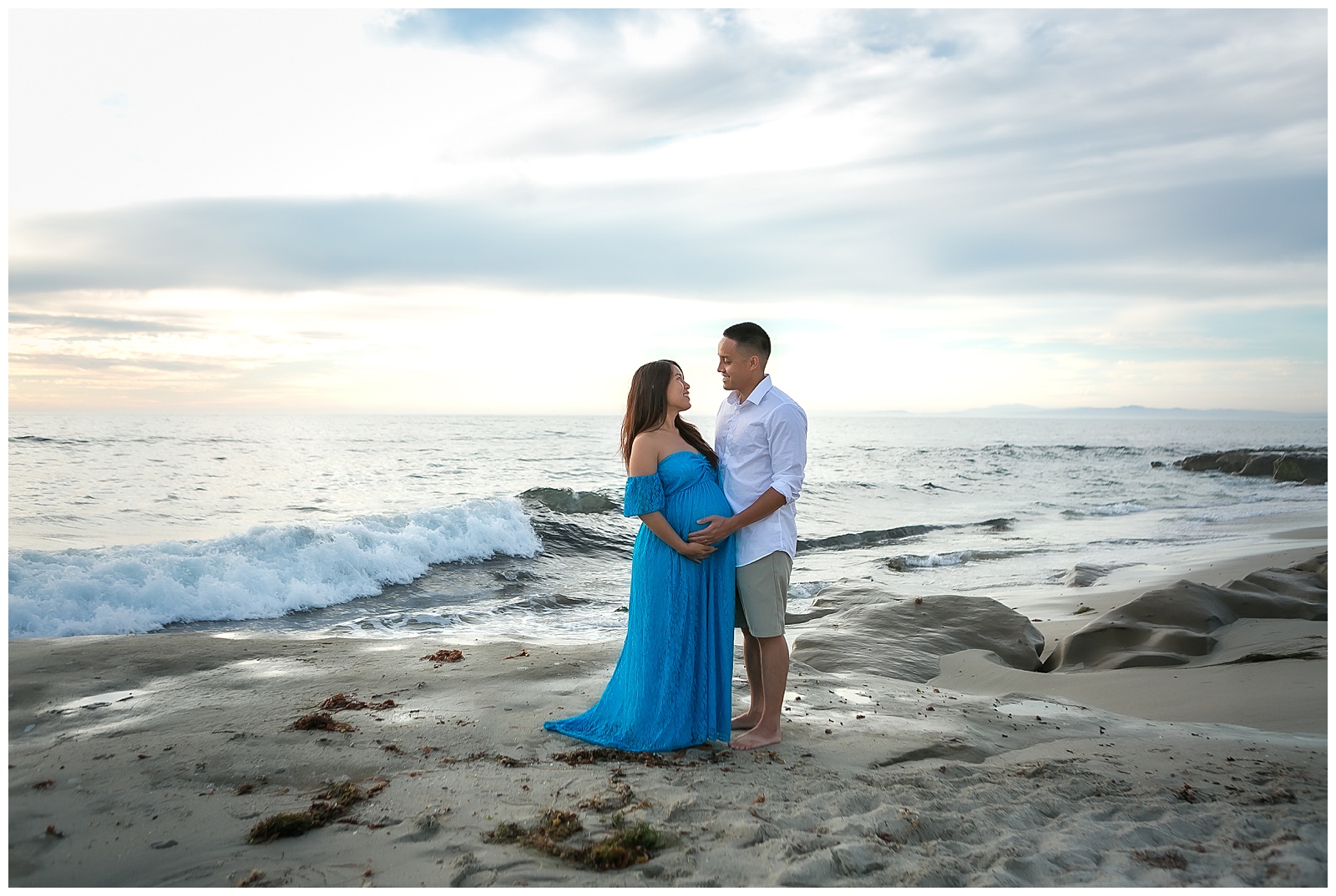 san-diego-maternity-photographer-photography-nema-baby-bump-photos-expecting-mother-to-be-parenthood-mother-father-la-jolla-beach