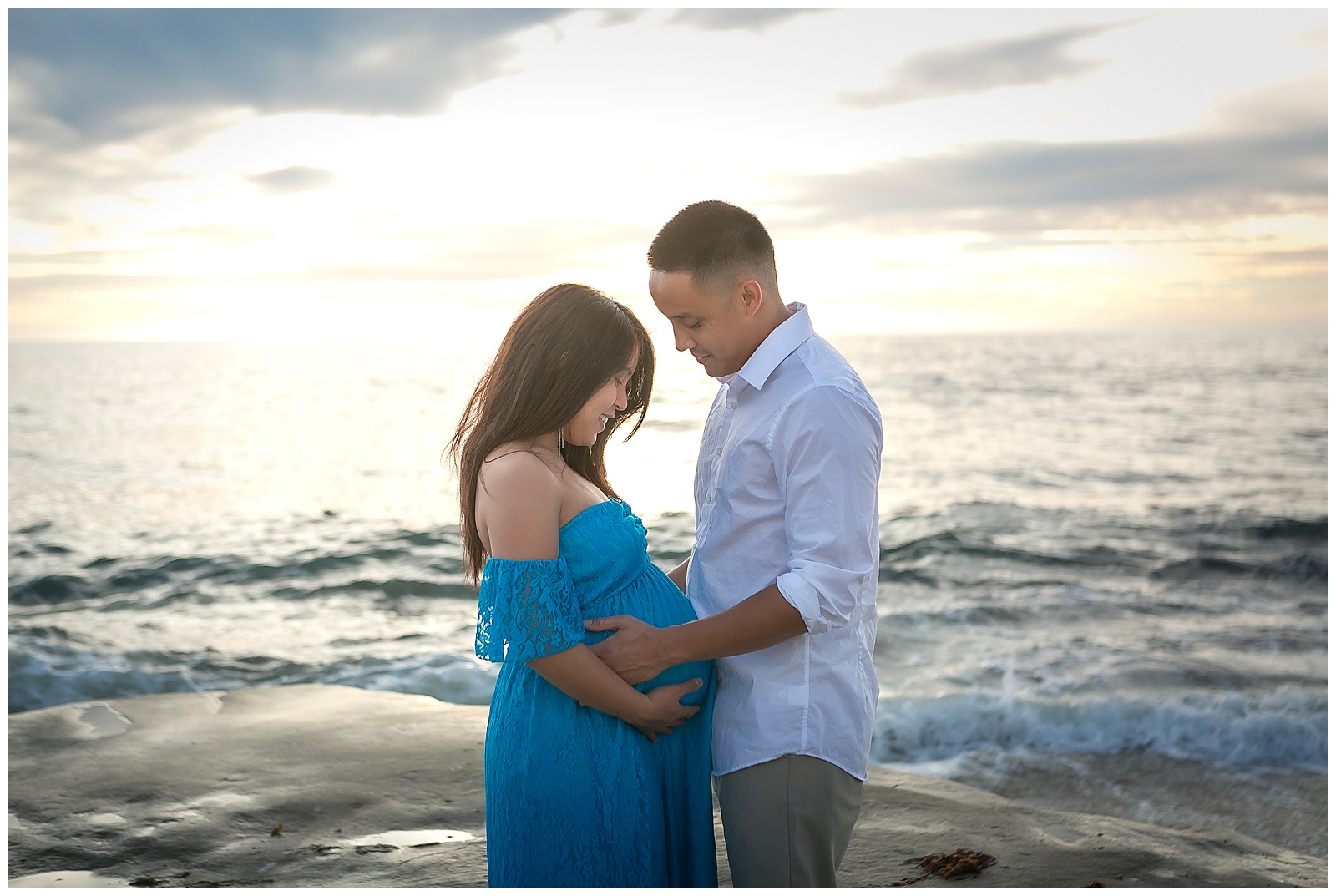 san-diego-maternity-photographer-photography-nema-baby-bump-photos-expecting-mother-to-be-parenthood-mother-father-la-jolla-beach