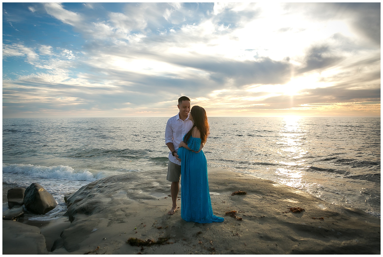 san-diego-maternity-photographer-photography-nema-baby-bump-photos-expecting-mother-to-be-parenthood-mother-father-la-jolla-beach